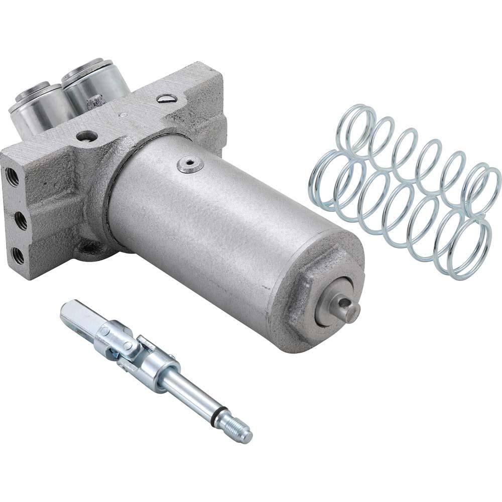 Metallische hydraulische Betätigungseinheit mit zylindrischem Gehäuse, Befestigungsblock, Spiralfeder und einer kleinen Gelenk stange auf weißem Hintergrund.