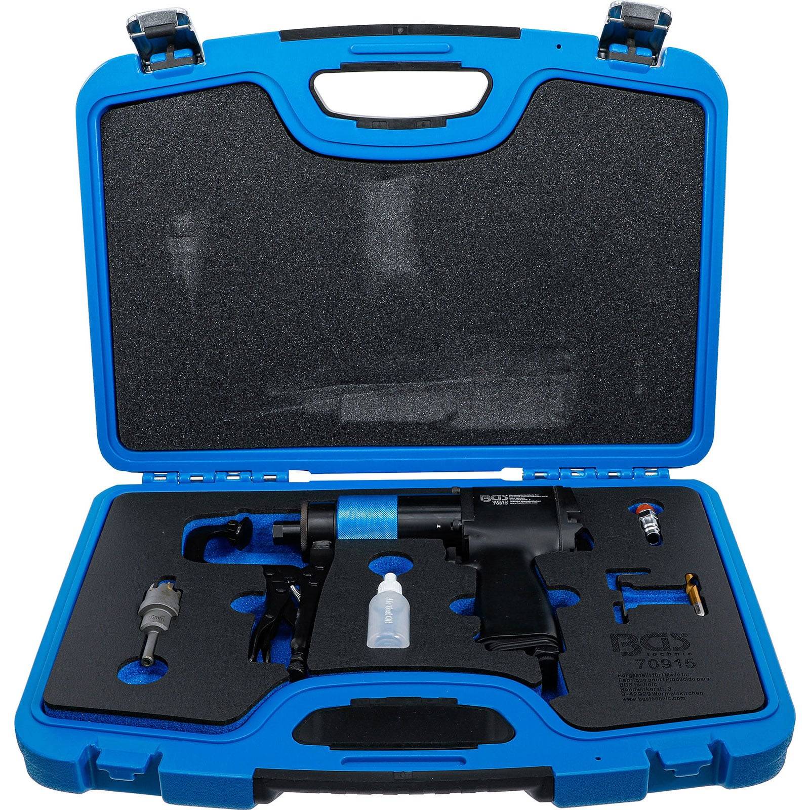 Ein blauer Transportkoffer mit Schaumstoff-Einsätzen enthält einen Pneumatik-Werkzeugsatz, bestehend aus einem pneumatischen Werkzeug, einer Ölflasche, Düsen und Zubehör.