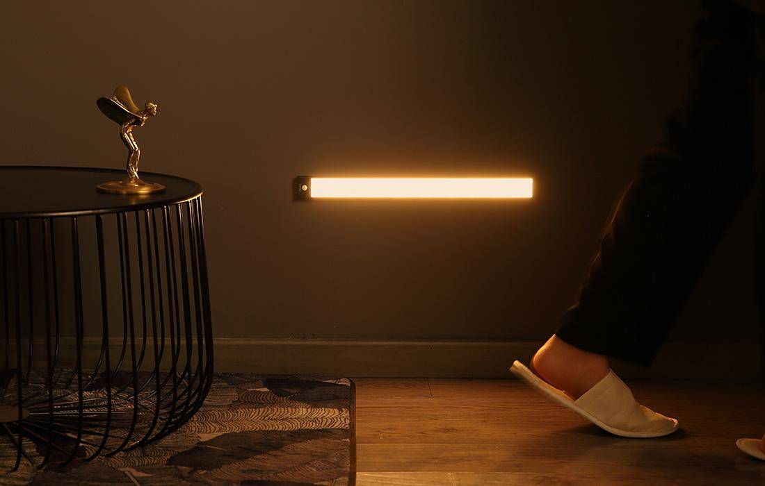 Yeelight Closet Sensor Light, Unterbauleuchte mit Bewegungssensor, 4000K, neutralweiß, 60cm, schwarz