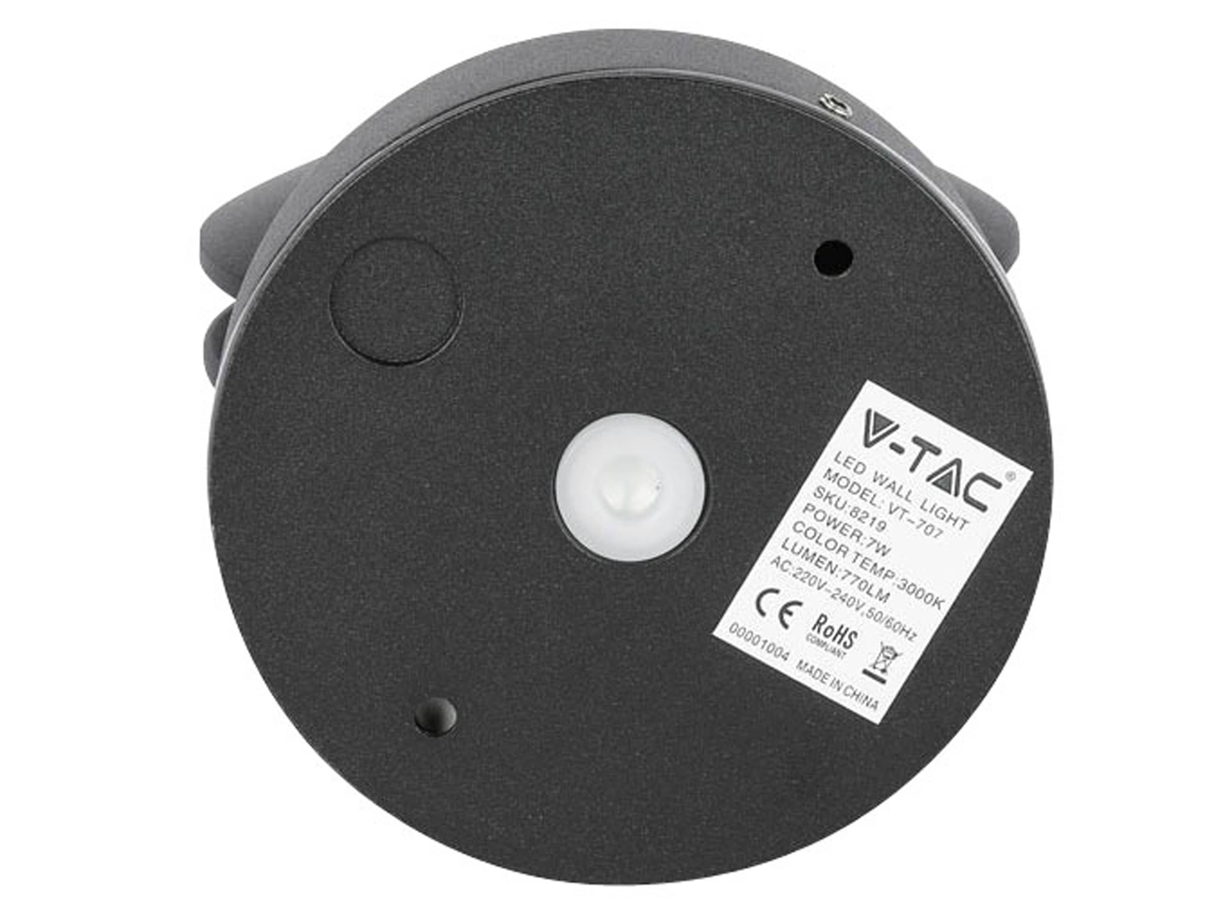 Eine runde, schwarze LED-Wandleuchte mit zentralem weißem Sensor. Das Etikett der Marke V-TAC enthält die Spezifikationen: 7W, 560lm, 3000K, Modell 8717.