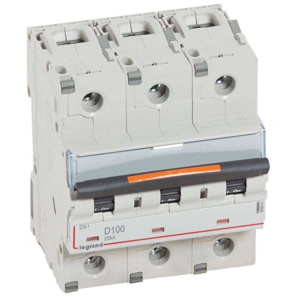 Ein 'Legrand DX²' Dreiphasen-Leistungsschalter, Modell 'D100', mit einer Kurzschlussleistung von 25 kA.