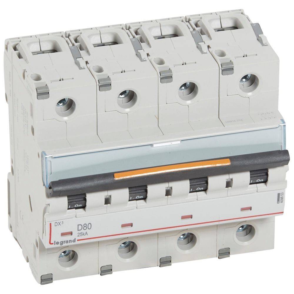 Ein dreiphasiger Leistungsschalter mit der Bezeichnung 'D80, 25kA'. Er verfügt über drei Schalter, die jeweils eine Ein- und Aus-Position haben und zur Steuerung elektrischer Stromkreise verwendet werden.