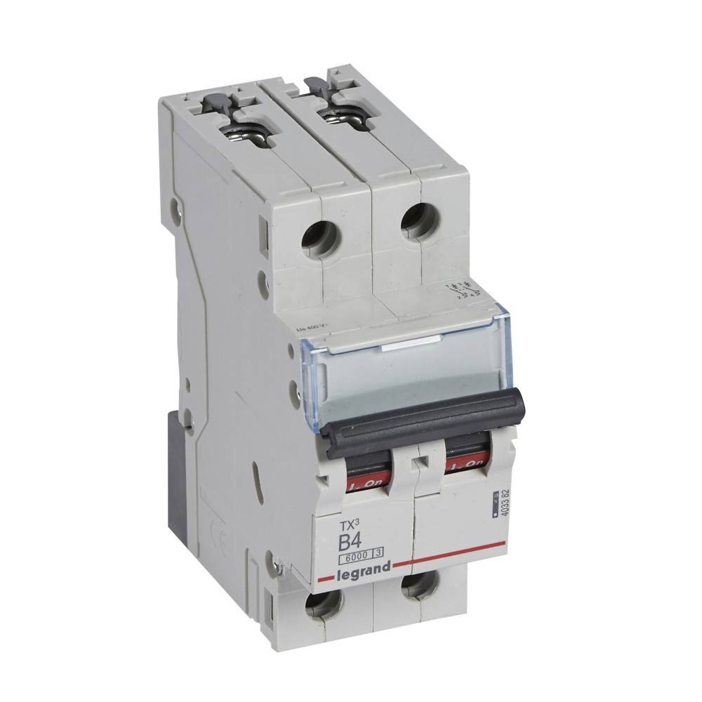 Ein Zweipol-Leitungsschutzschalter mit einem 'EIN'- und 'AUS'-Schalter, verwendet für elektrische Sicherheit, hergestellt von Legrand, Modell TX3 B4.