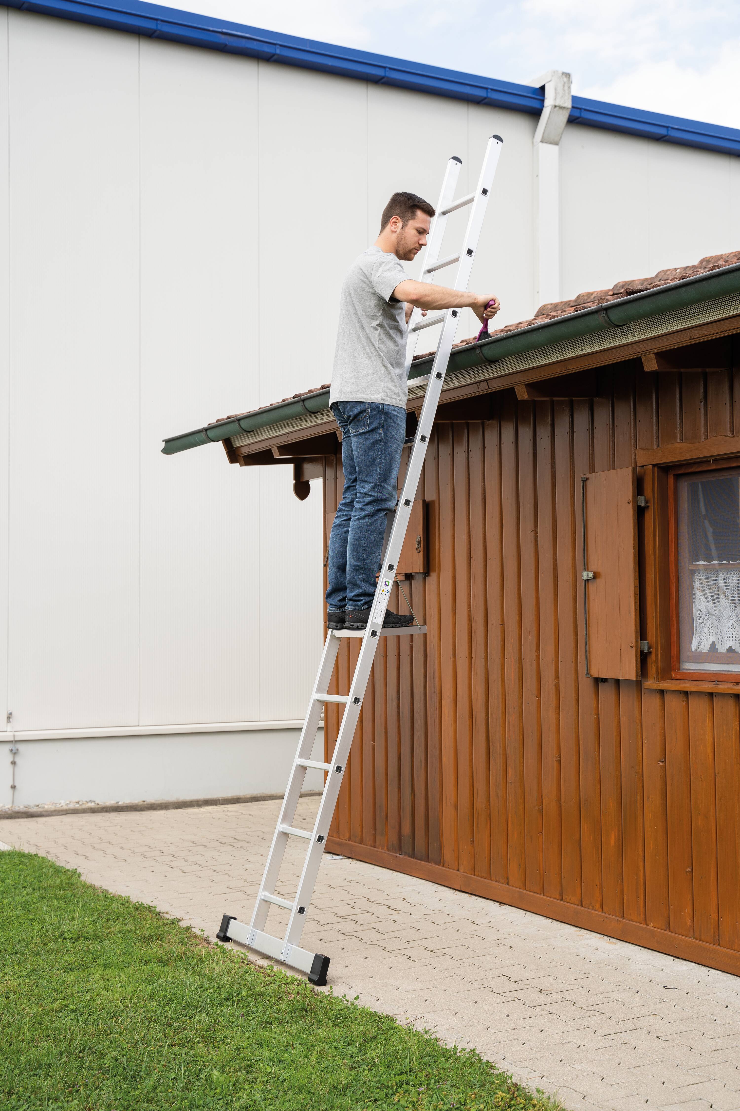 Munk Sprossen-Anlegeleiter 350 mm breit mit Standard-Traverse 16 Sprossen