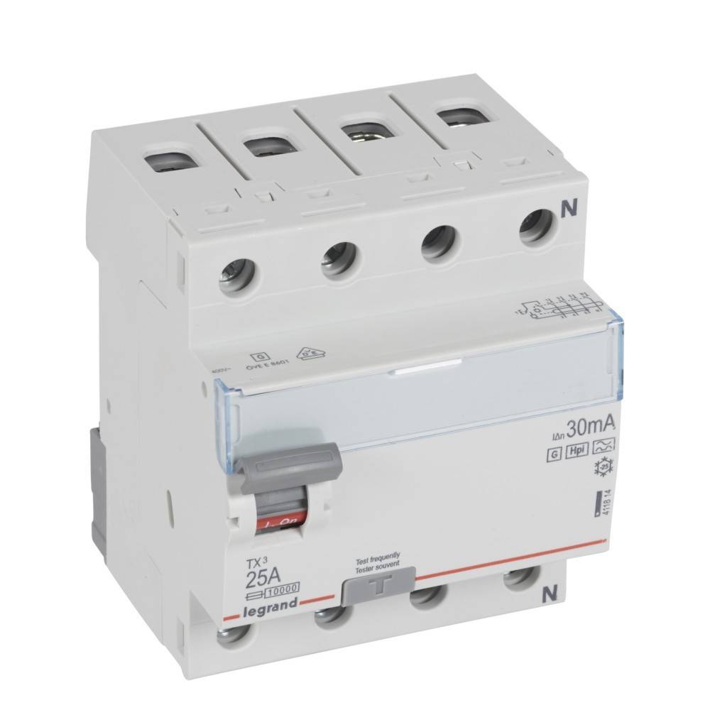 Ein Legrand 25A-Sicherungsautomat mit Testknopf; verwendet zur Steuerung und zum Schutz eines elektrischen Stromkreises.