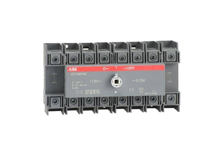 Ein schwarzer Elektroschalter mit roten Akzenten, beschriftet mit 'ABB'. Zentraler Knopf für 'Ein'- und 'Aus'-Positionen. Mehrere Anschlüsspunkte.