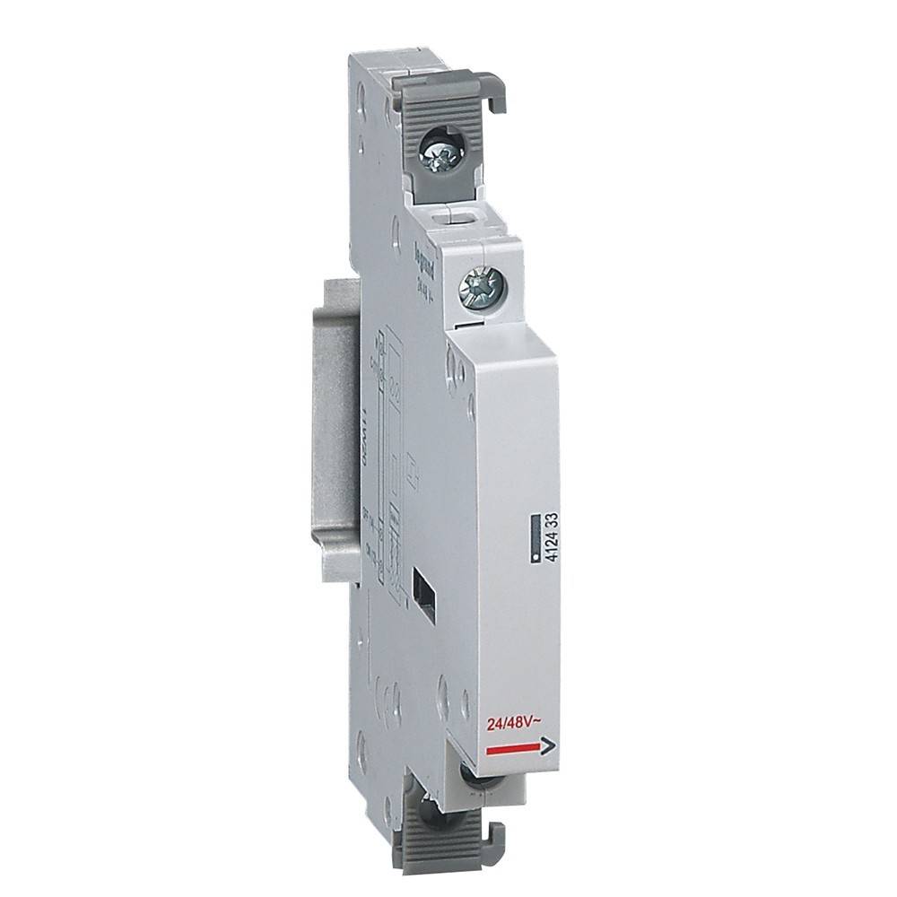 Eine elektronische Komponente, höchstwahrscheinlich ein Relais oder Modul, von der Seite gezeigt mit Beschriftungen, die '24/48V-' angeben, und sichtbaren Anschluss-Klemmen.