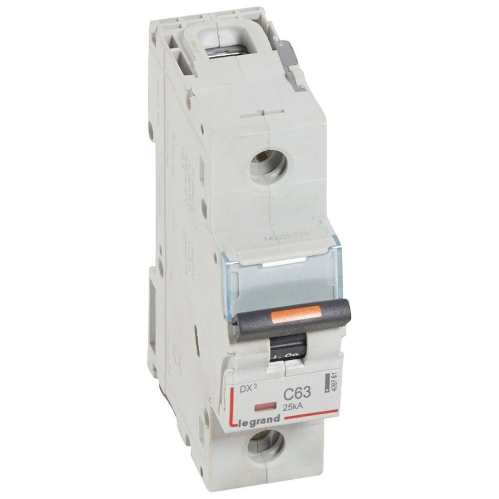 Ein Sicherungsautomat mit der Bezeichnung 'Legrand C63, 25A', konzipiert für elektrischen Schutz, mit einem Kippschalter für manuelle Bedienung.