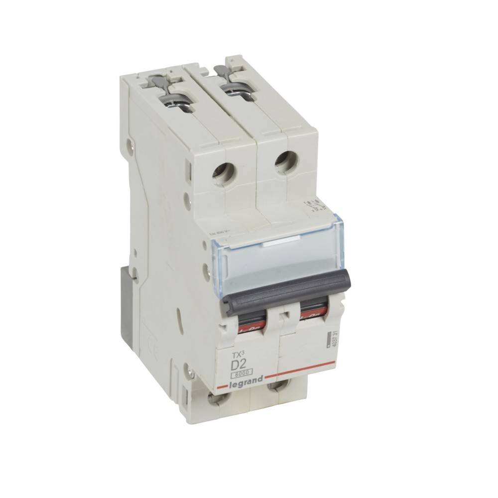 Ein Zweipol-Sicherungsautomat mit weißem Gehäuse und sichtbaren Schaltern, der zur elektrischen Sicherheit und Steuerung in Stromkreisen verwendet wird.