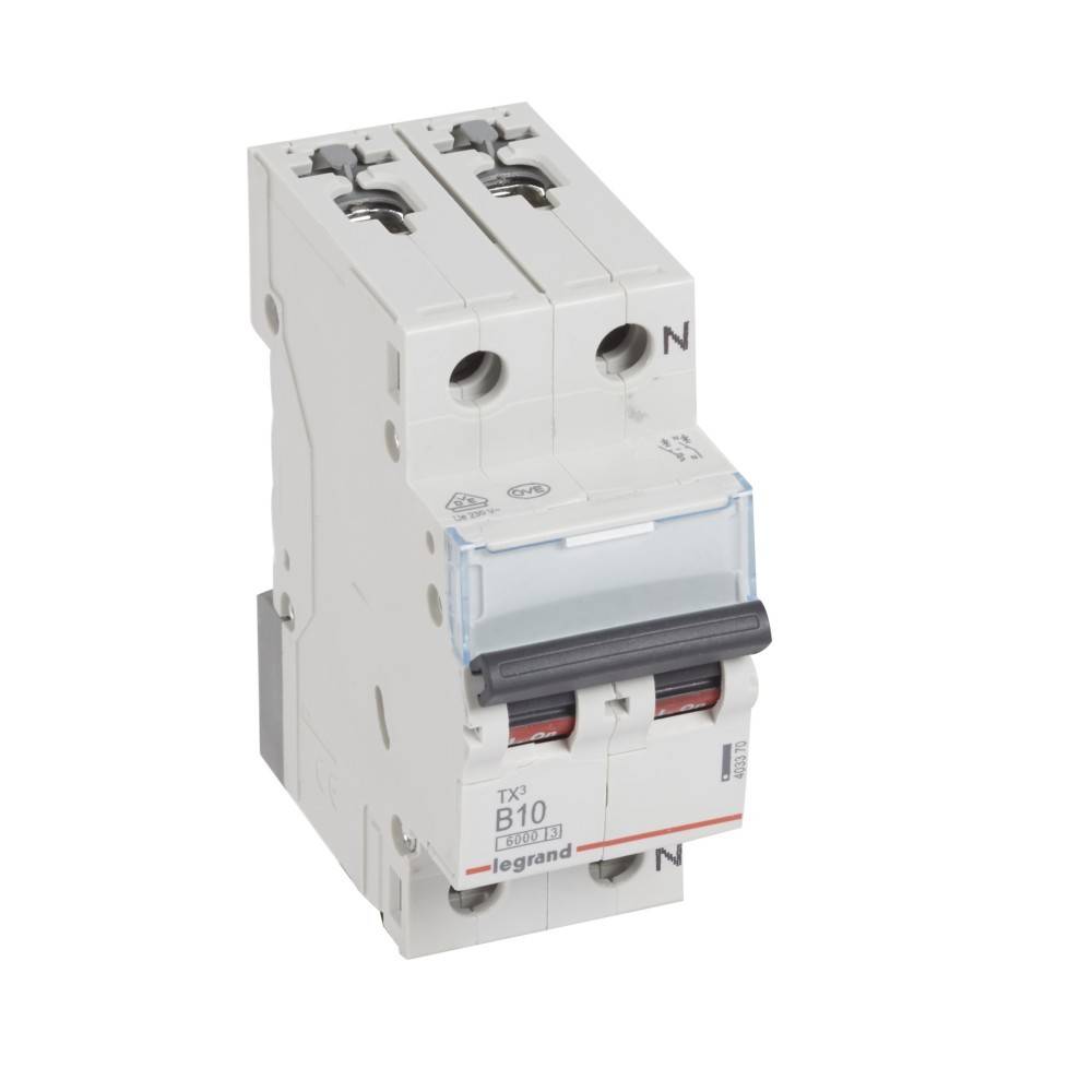Ein Sicherungsautomat mit doppelten Schaltern, gekennzeichnet mit ‚B10'. Er ist für die elektrische Sicherheit konzipiert und verfügt über zwei Pole, gekennzeichnet mit ‚N' für Neutral.