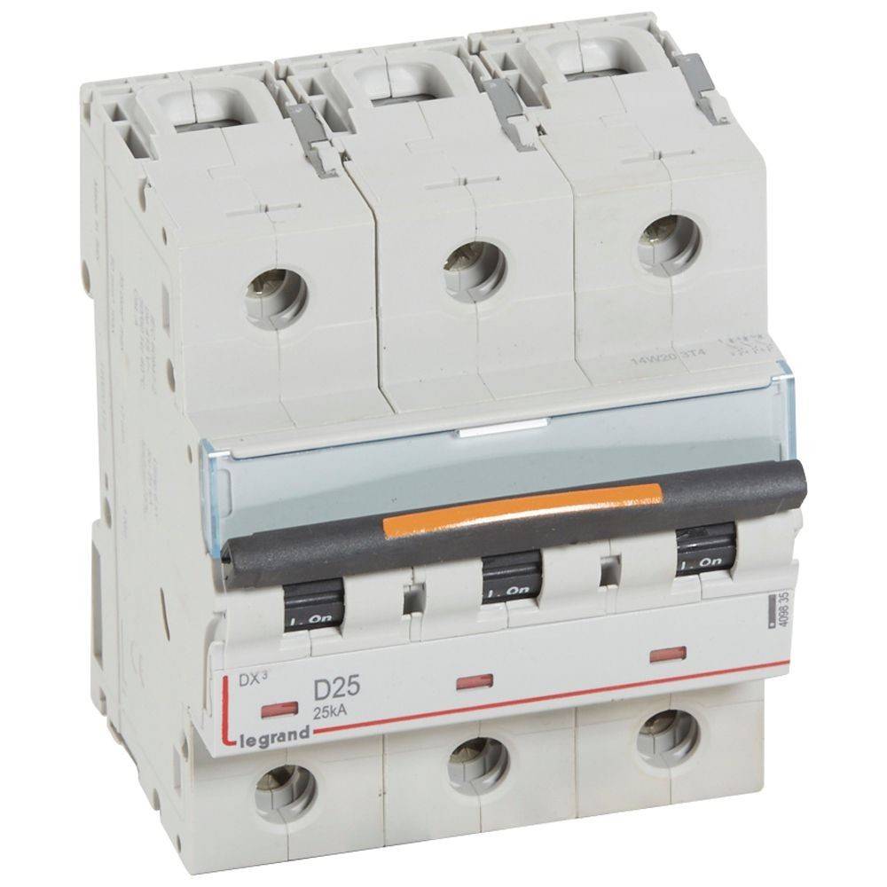 Legrand DX³ 25A Leitungsschutzschalter mit drei Schaltern, in der Position 