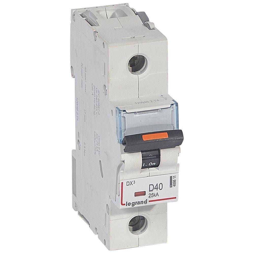 Legrand D40 25kA DX3 Leistungsschalter, ein Gerät zur Überstromschutz in elektrischen Installationen.