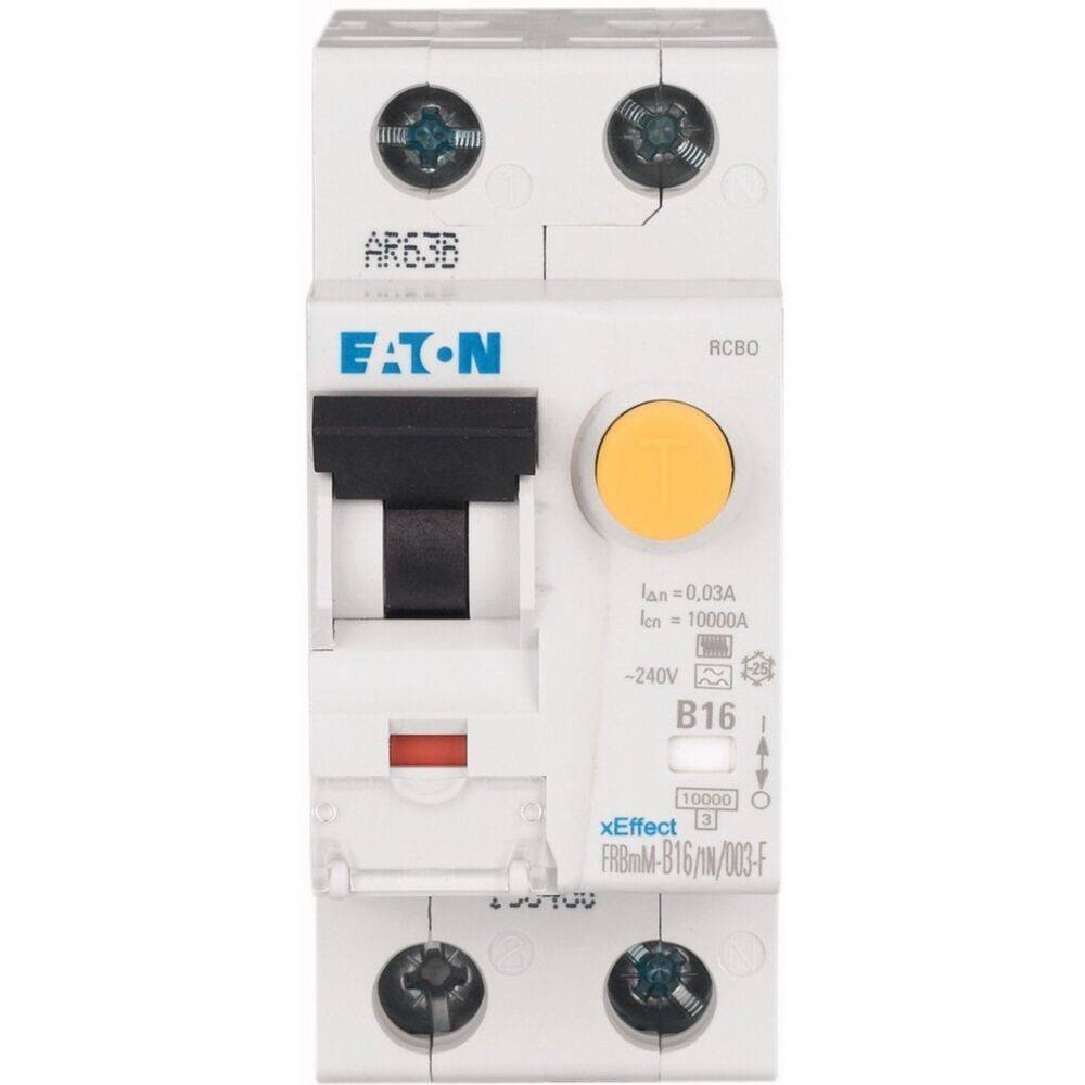 Eine Nahaufnahme eines Eaton RCBO-Leitungsschutzschalters mit einem Schalter, Prüftaste und Spezifikationen wie '240V' und 'B16'.