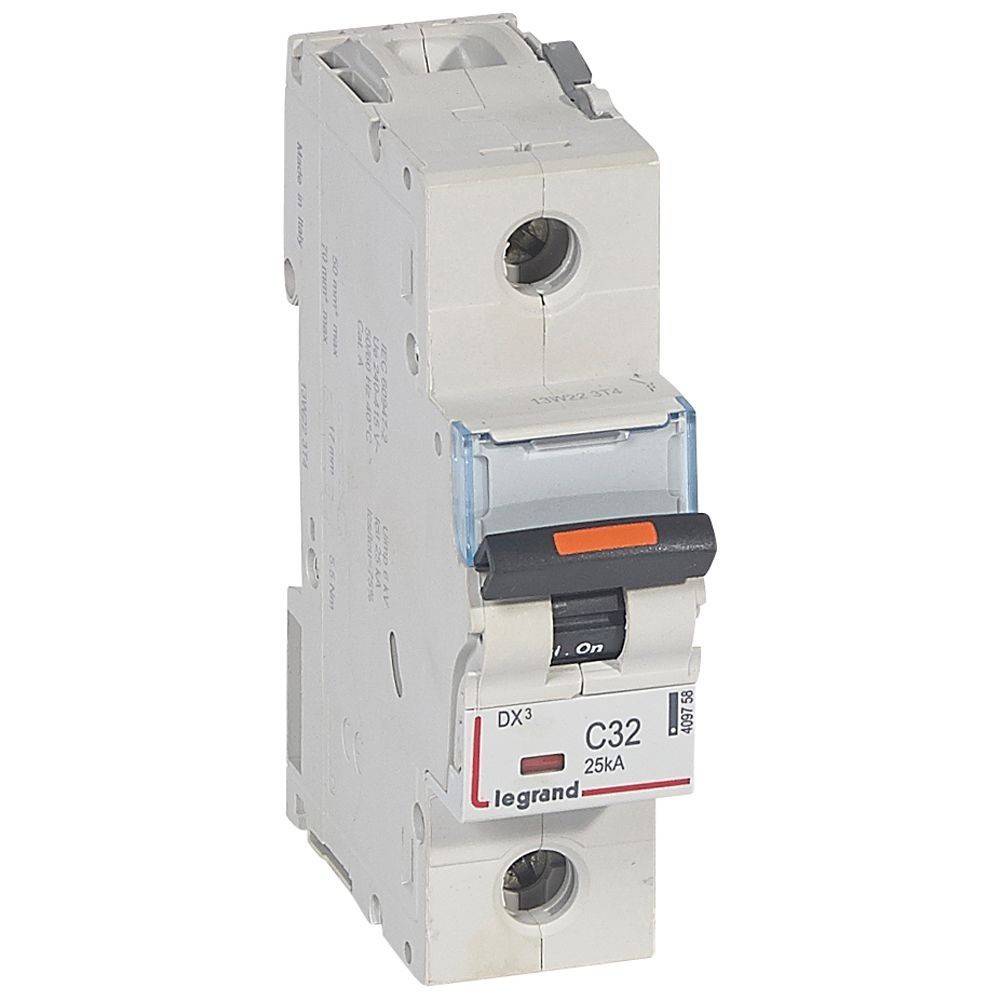 Legrand DX3 C32' beschrifteter Leitungsschutzschalter mit einer Kapazität von 25A, verwendet zum Schutz elektrischer Stromkreise.