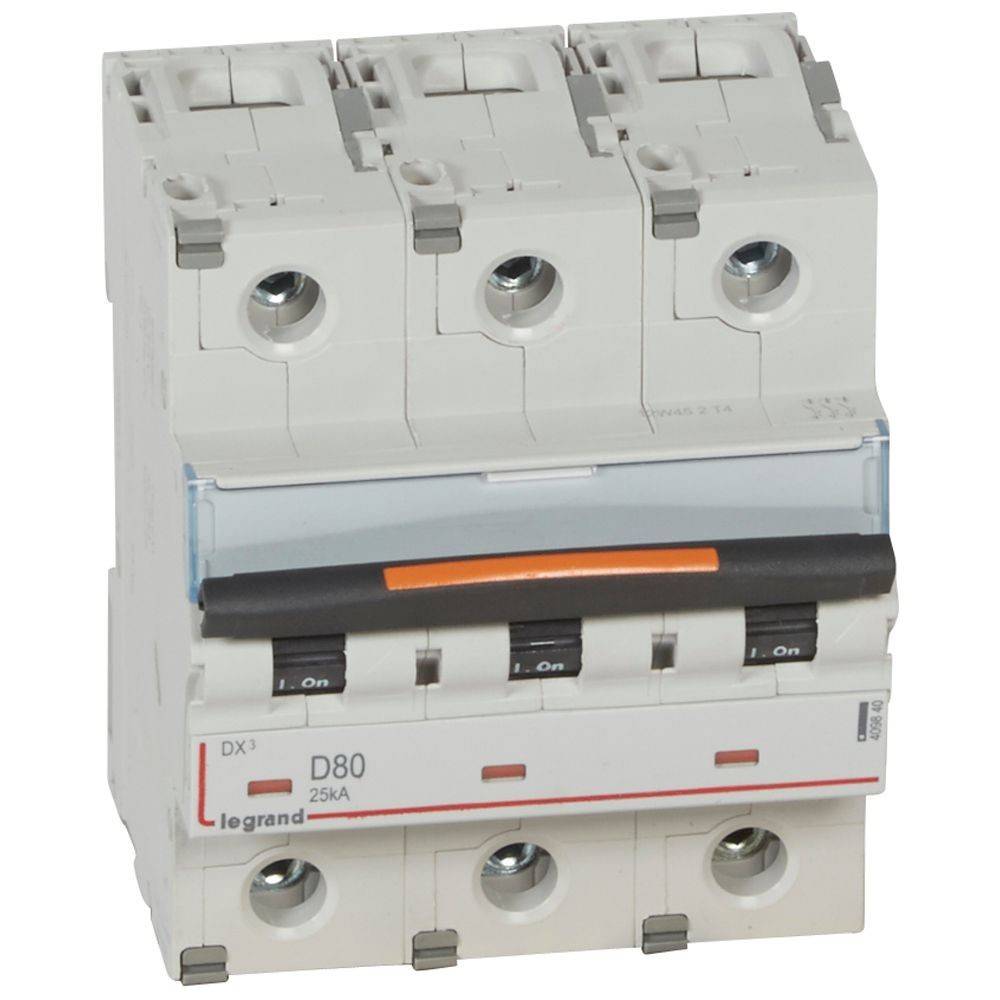 Ein dreipóliger Leistungsschalter mit der Bezeichnung 'D80 25kA' mit Kippschaltern für elektrische Systeme, versehen mit Herstellerlogo und Modelldetails.