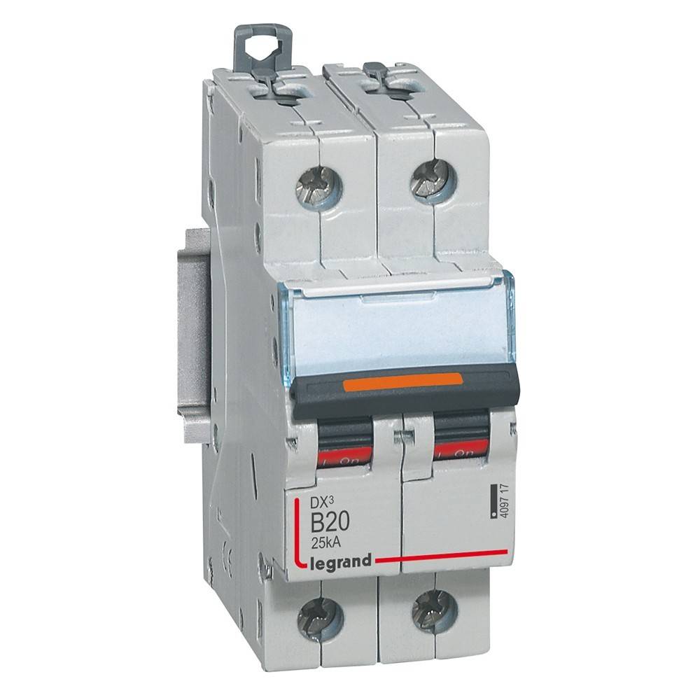 Ein zweipoliger Leitungsschutzschalter mit der Bezeichnung 'Legrand DX3 B20 25kA' in grauer Farbe mit blauem Schalter und roten Akzenten. Verwendet für elektrischen Schutz.