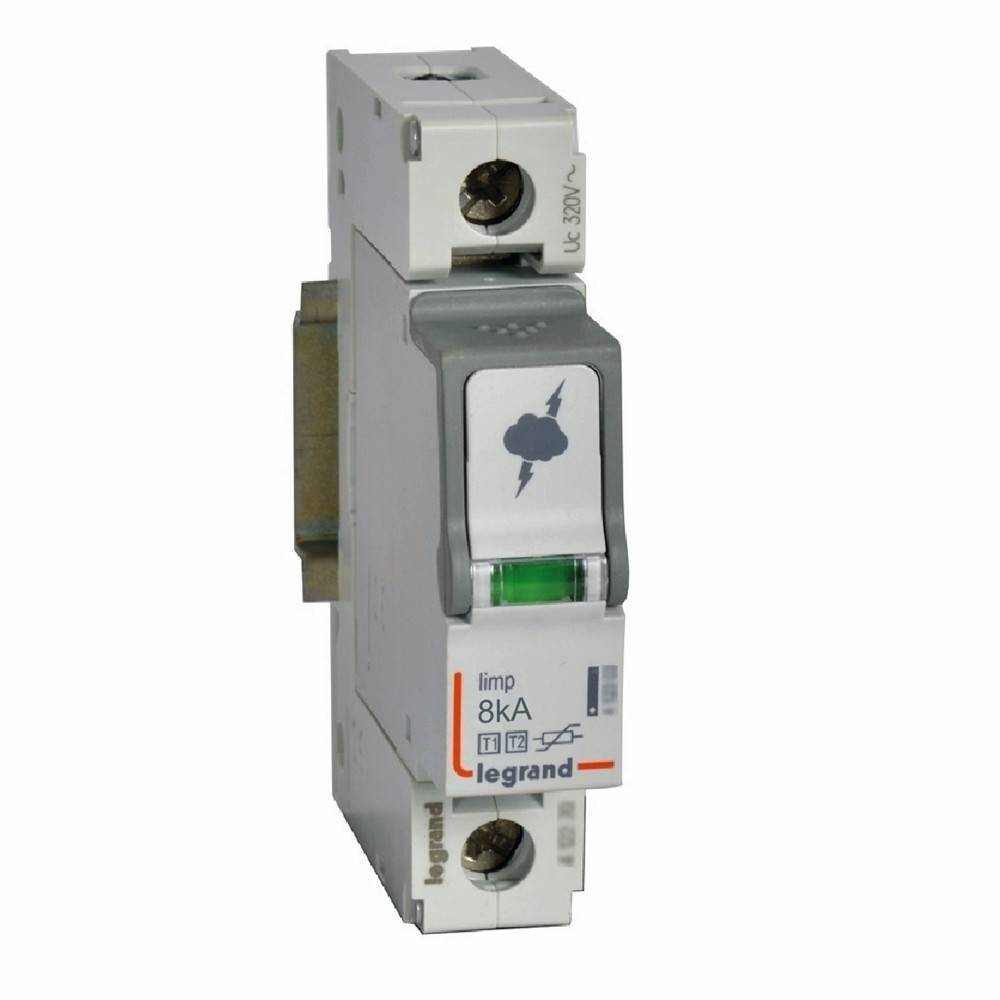 Ein weißer Legrand-Leitungsschutzschalter mit grauem Schalter und Blitzsymbol, gekennzeichnet mit ‚limp 8kA', zur elektrischen Schutzschaltung.