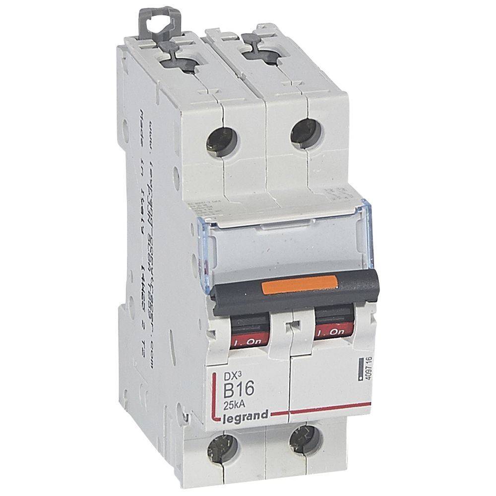 Legrand DX3 B16 25kA Leitungsschutzschalter, der einen weißen Doppelmodul-Schalter mit Ein-/Ausschaltern und beschrifteten Spezifikationen zeigt.