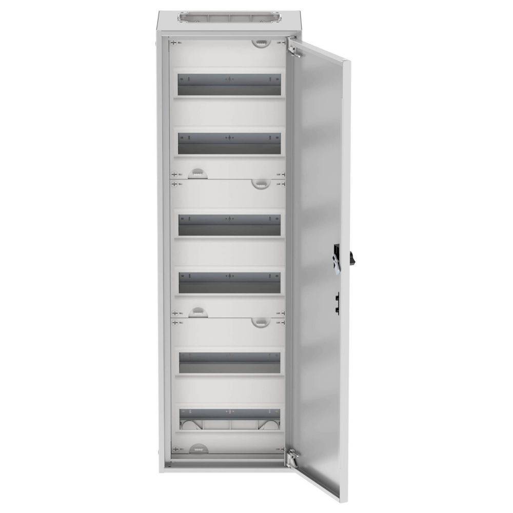 Öffnen Sie den elektrischen Schaltschrank mit mehreren Reihen von Sicherungsautomaten, der die Innenräume und Kabelführungen zeigt.