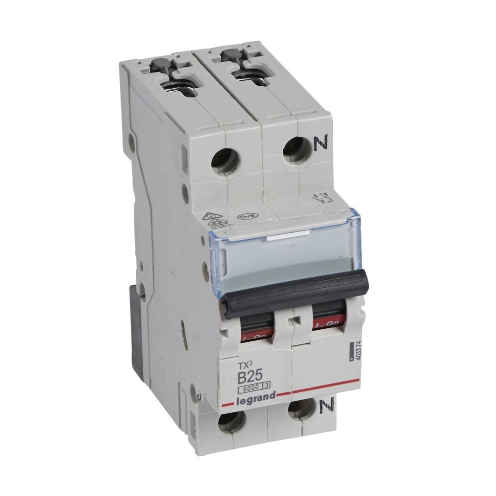 Legrand TX3 B25 Leitungsschutzschalter, Doppelschaltdesign, 25A Nennstrom, verwendet für elektrische Sicherheit in Wohn- oder gewerblichen Bereichen.