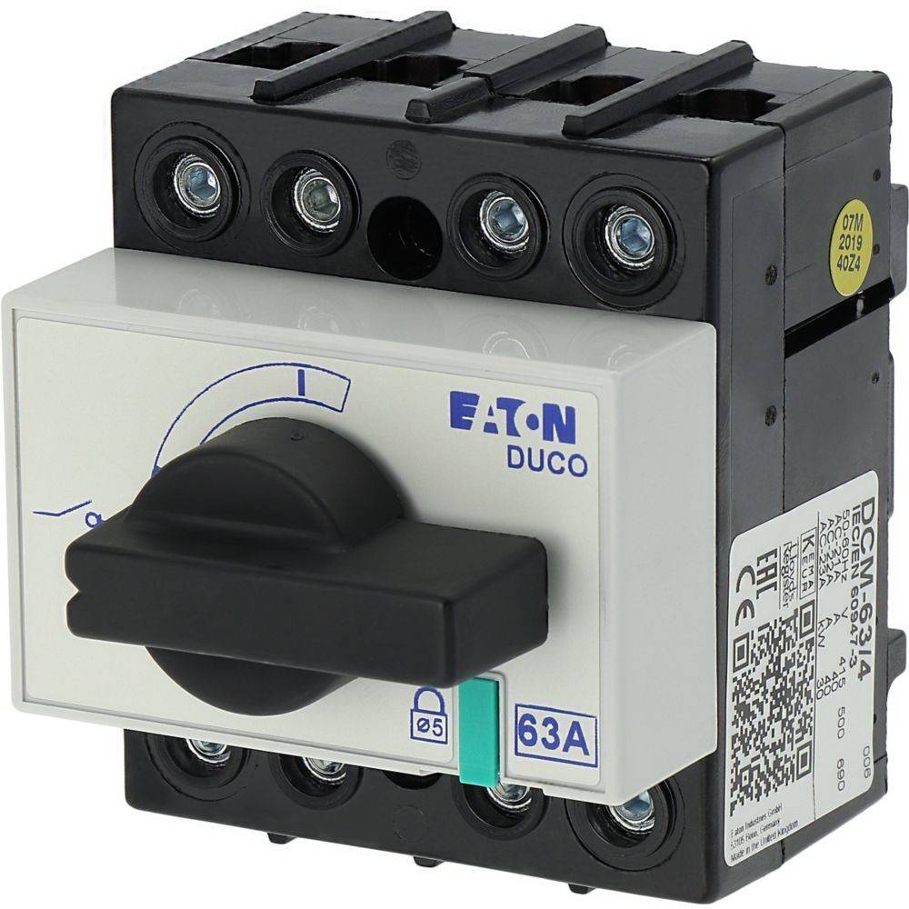 Ein 63A Eaton Duc Leistungsschalter mit einem schwarzen Drehschalter und beschrifteten Anschlüssen ist zu sehen, mit einem QR-Code und einer Modellnummer an der Seite.