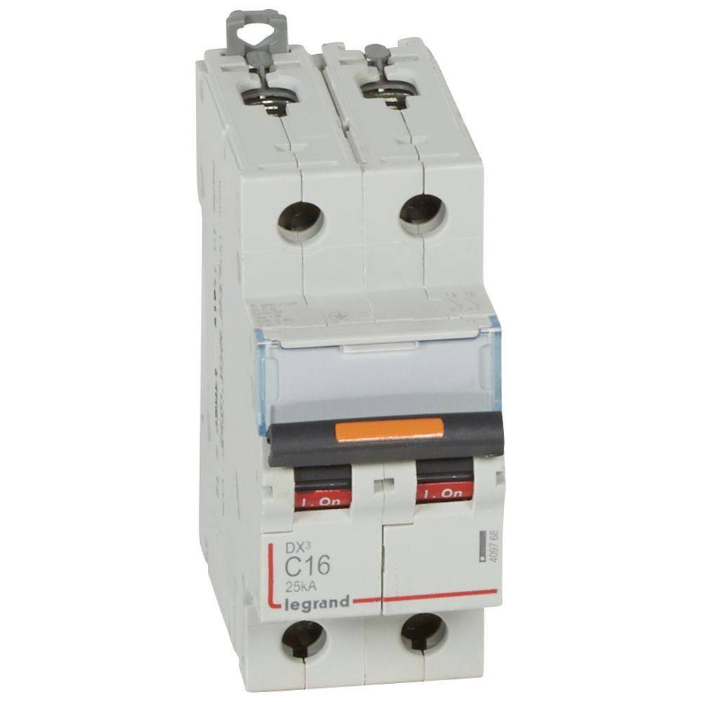 Ein weißer elektrischer Sicherungsautomat mit der Beschriftung 'DX³ C16 25kA legrand' mit Schaltern in der 'I-Ein' Position, ausgestattet mit zwei Anschlussports.