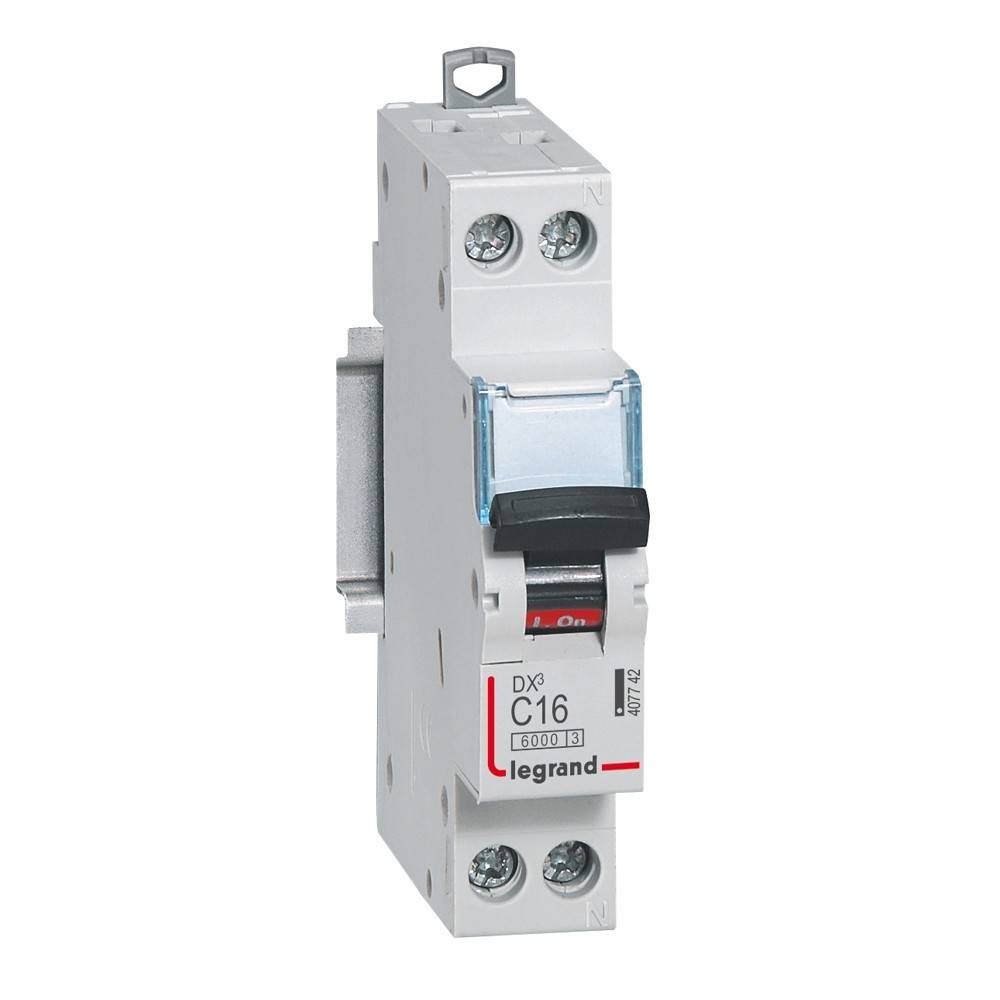 Legrand Leitungsschutzschalter Modell DX3 C16 6000, mit einer weiß-grauen Außenseite und einem schwarzen Schalter, konzipiert für elektrische Sicherheit.