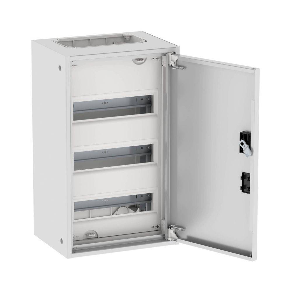 Eine offene weiße elektrische Schalttafel mit drei horizontalen Einschüben und einem Schloss an der Tür.