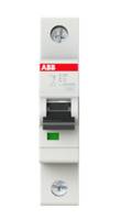 Ein weißer Sicherungsautomat mit einem schwarzen Schalter und grüner Anzeige, oben mit 'ABB' in roter Schrift beschriftet und mit 'C32' für seine Stromstärke gekennzeichnet.