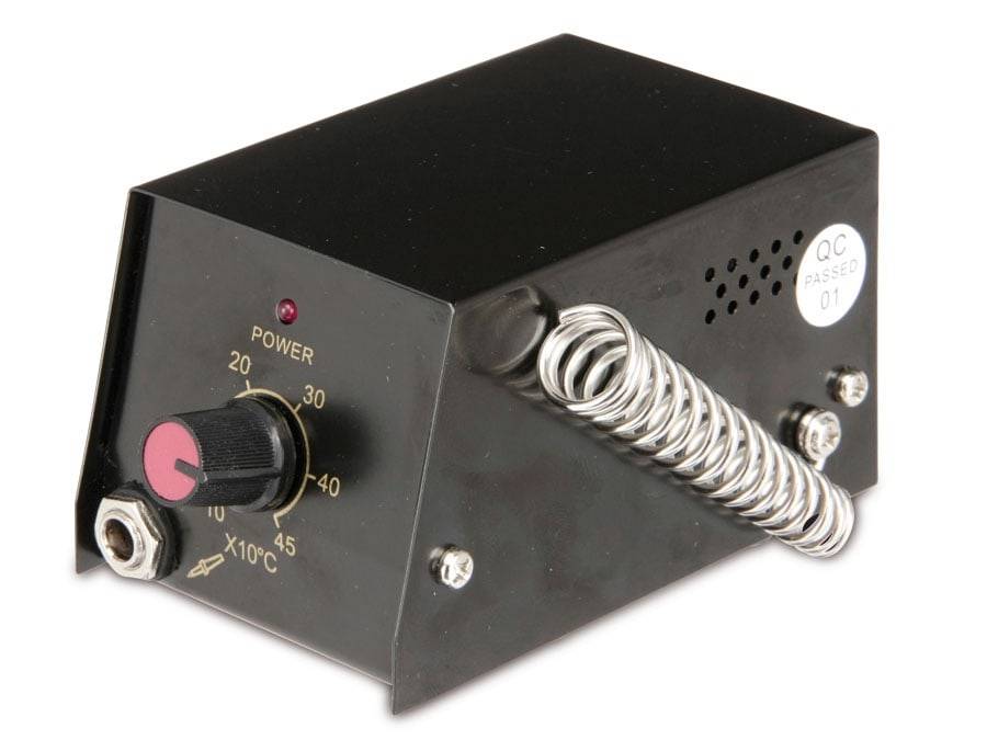 Lötkolbenständer mit Temperaturregelschalter und Metallhalter.