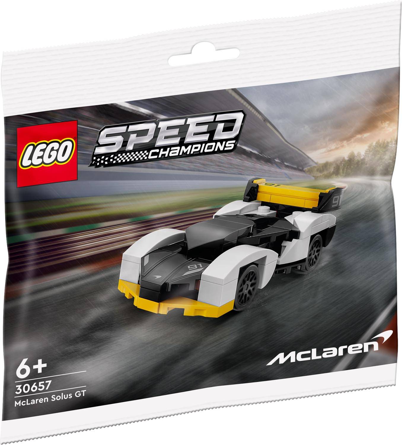 LEGO Speed Champions McLaren Solus GT Verpackung zeigt ein schwarzes, weißes und gelbes Spielzeugrennauto mit einer Rennstrecke im Hintergrund.