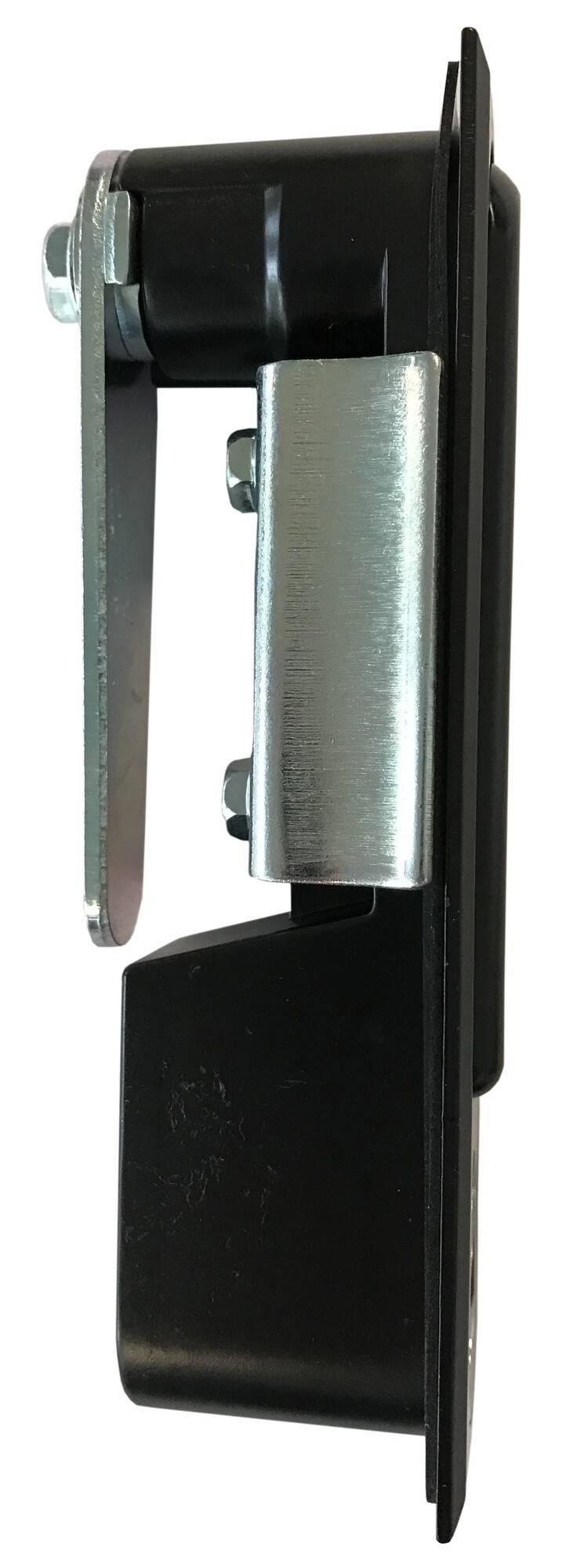 Eine Nahaufnahme eines Metallschlossmechanismus mit glänzender Oberfläche und Bolzen, befestigt an einem schwarzen Rahmen.