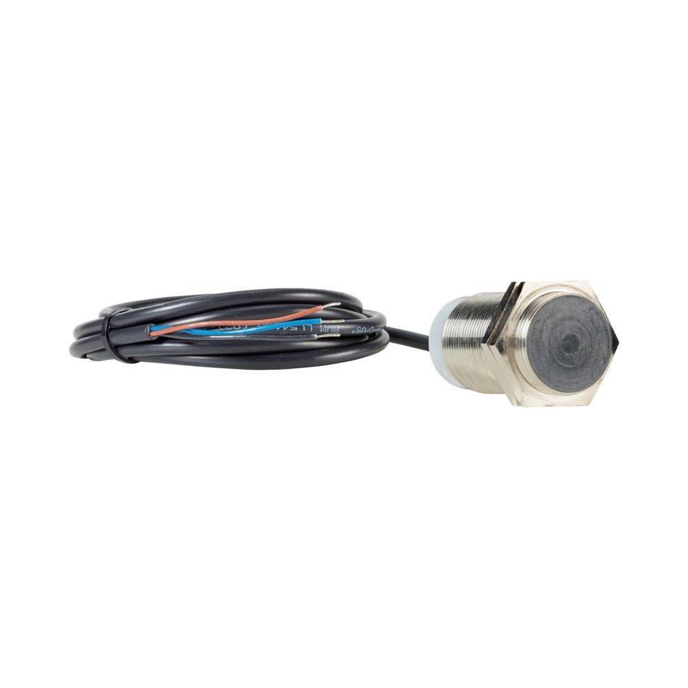 Ein zylindrischer Metallsensor mit angeschlossenen schwarzen Kabeln, der zur Erkennung von Nähe oder Anwesenheit in industriellen Anwendungen verwendet wird.