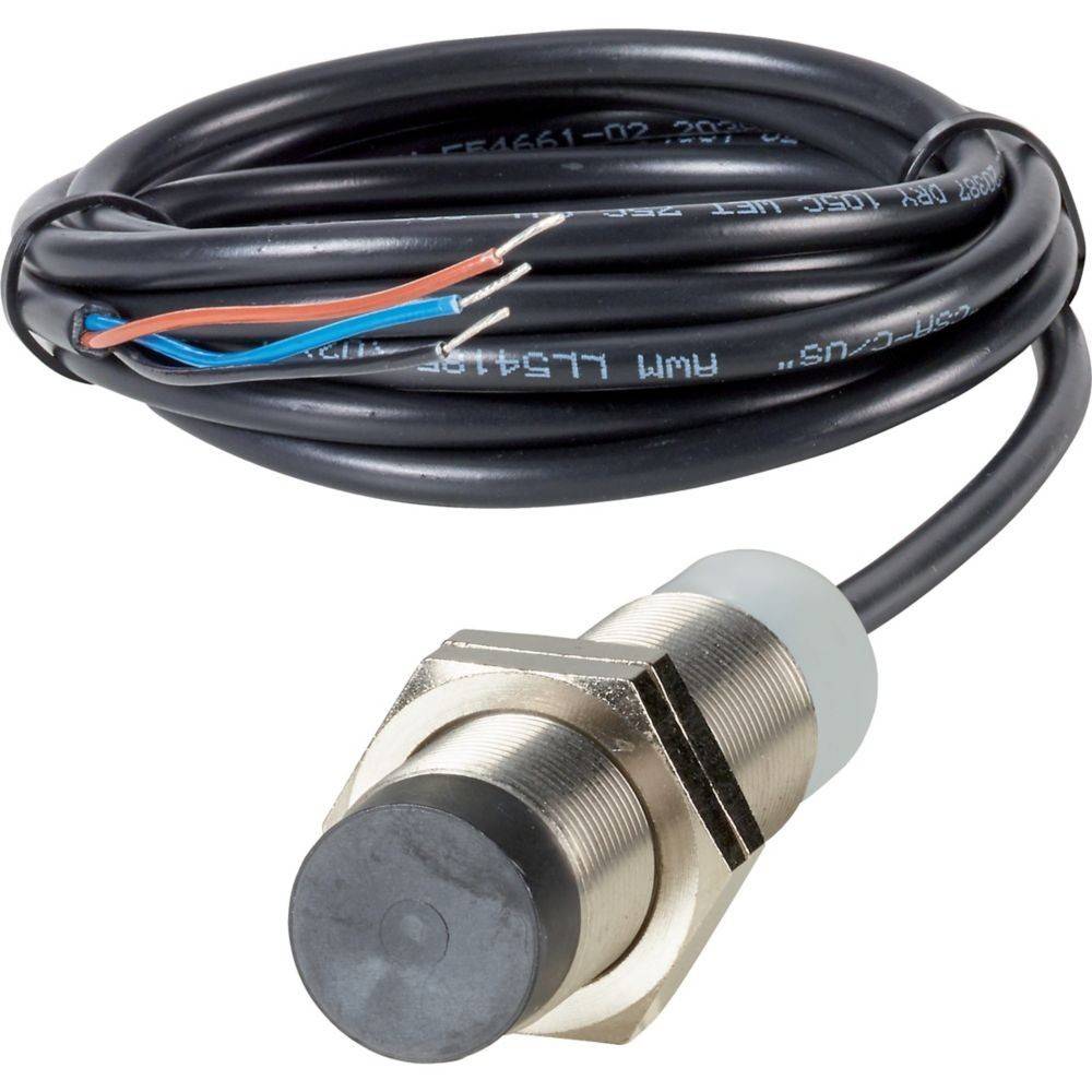 Ein zylindrischer Näherungssensor mit Metallgehäuse und schwarzer Detektionsoberfläche, angeschlossen an ein langes Kabel mit roten, blauen und schwarzen Leitungen.