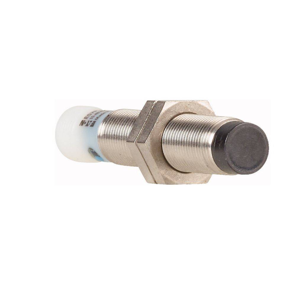 Ein zylindrischer Metallsensor mit gewindeter Außenhülle, Kunststoffspitze und elektrischem Anschluss, der zur Objekterkennung oder Abstandsmessung verwendet wird.