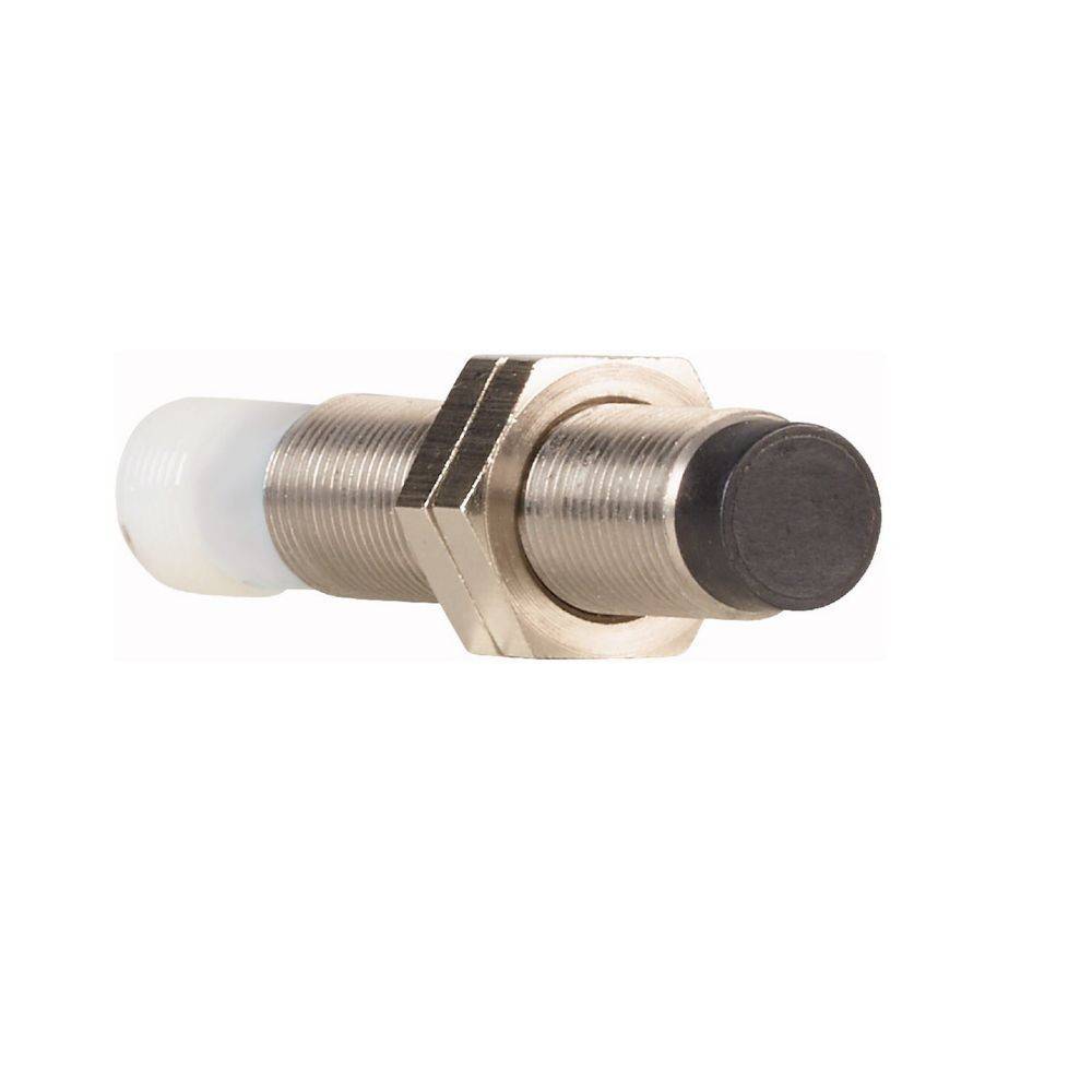 Ein zylindrischer Metallsensor mit hervorstehendem schwarzem Spitze, der zur Erkennung von Nähe oder Anwesenheit in industriellen Anwendungen eingesetzt wird.