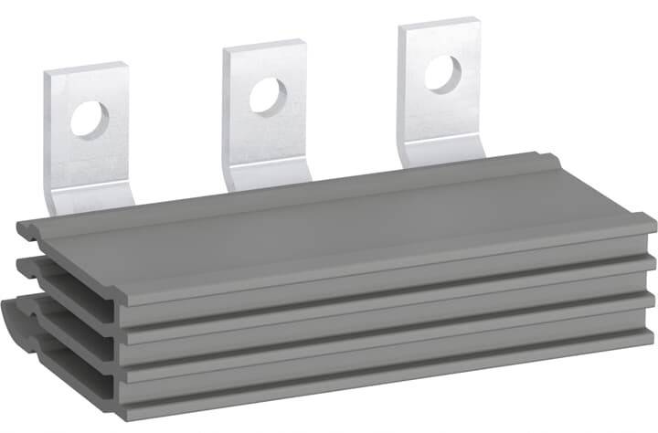 Ein grauer Aluminium-Kühlkörper mit drei verbundenen Befestigungsklemmen in Seitenansicht.