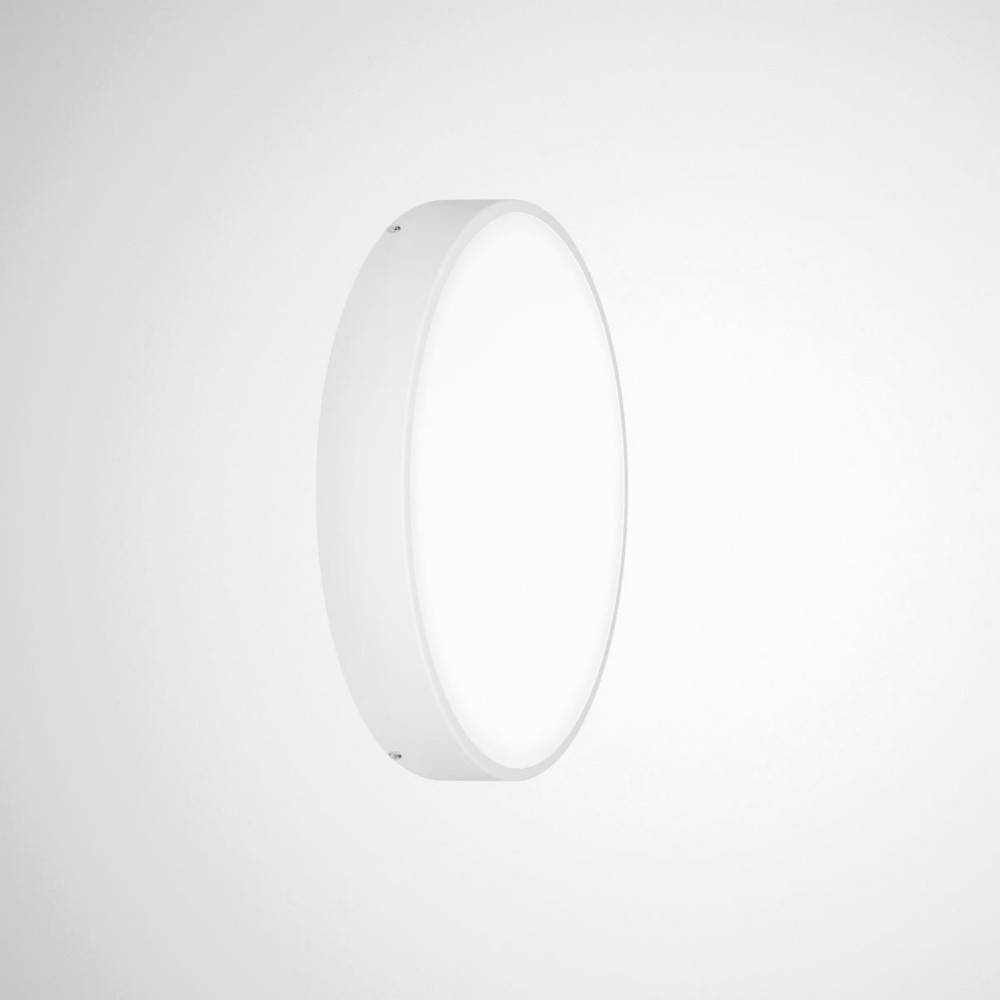 Eine runde, weiße, wandmontierte LED-Leuchte leuchtet vor einem schlichten Hintergrund und deutet ein minimalistisches und modernes Design in der Wohnungseinrichtung an.