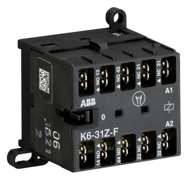 K6-31Z-F' schwarzer elektrischer Schütz mit mehreren Anschlusspunkten, gekennzeichnet mit einem QR-Code und Spezifikationen.