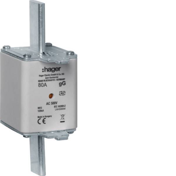 Eine Hager-Marke Sicherung, gekennzeichnet mit ‚80A, 500V', ist an einem Metallhalter montiert. Sie ist für den elektrischen Leitungsschutz vorgesehen.