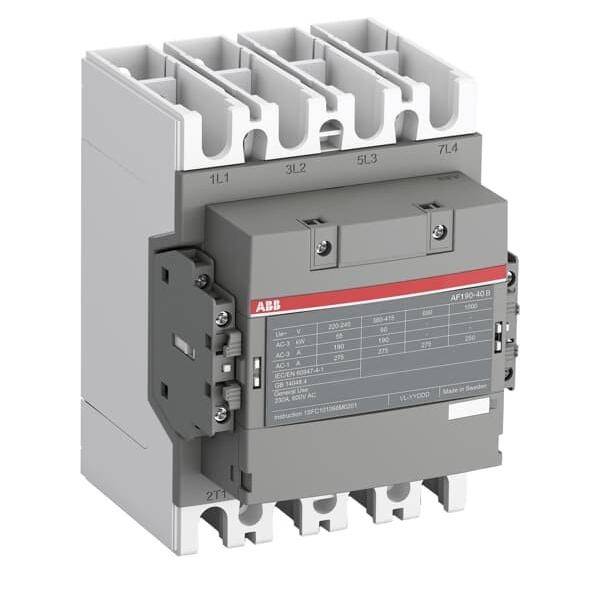 Ein elektrischer Schütz mit beschrifteten Anschlüssen, verwendet zur Steuerung von Stromkreisen. Der Hauptkörper ist grau mit einem roten Etikett auf der Oberseite.