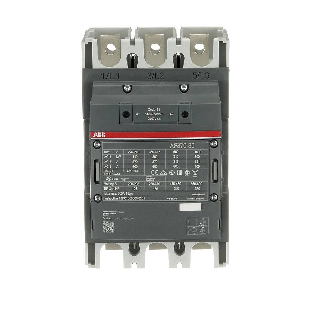 Ein dreipöliger Industriecontactor, Modell AF370-30, verwendet zur Steuerung elektrischer Leistung. Er verfügt über Anschlüsse und beschriftete Spezifikationen.