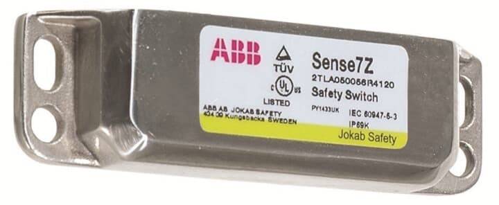 Das Bild zeigt ein ABB Jokab Safety Sicherheitsrelais mit UL- und TÜV-Zertifizierungszeichen. Modell: 2TLA050200R0300, hergestellt in Schweden.