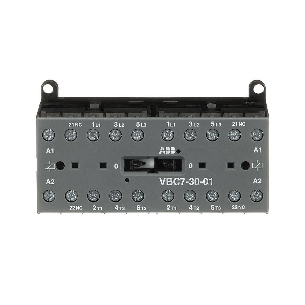 Industrielle Steuerungsrelais mit mehreren beschrifteten Anschlusspunkten für die Verkabelung. Modell 'VBC7-30-01' auf dem Gerät angegeben.