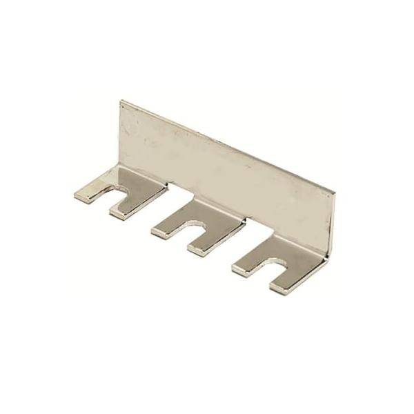 Eine Metallsammelschiene mit drei Zinken und einer flachen Rückplatte, die für elektrische Verbindungen oder Erdung in Verteilerkästen oder Schaltkreisen verwendet wird.