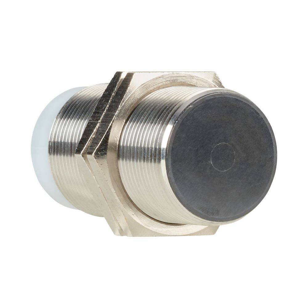 Ein zylindrischer Metallsensor mit schwarzer Frontseite, entwickelt für die Näherungserkennung. Er verfügt über einen Gewindekörper und eine sechseckige Mutter zur Befestigung.
