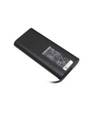 Schwarze rechteckige Powerbank oder Batteriepak mit Etikett, gezeigt auf einfachem weißem Hintergrund mit einem Kabel, das aus einem Ende hervorragt.