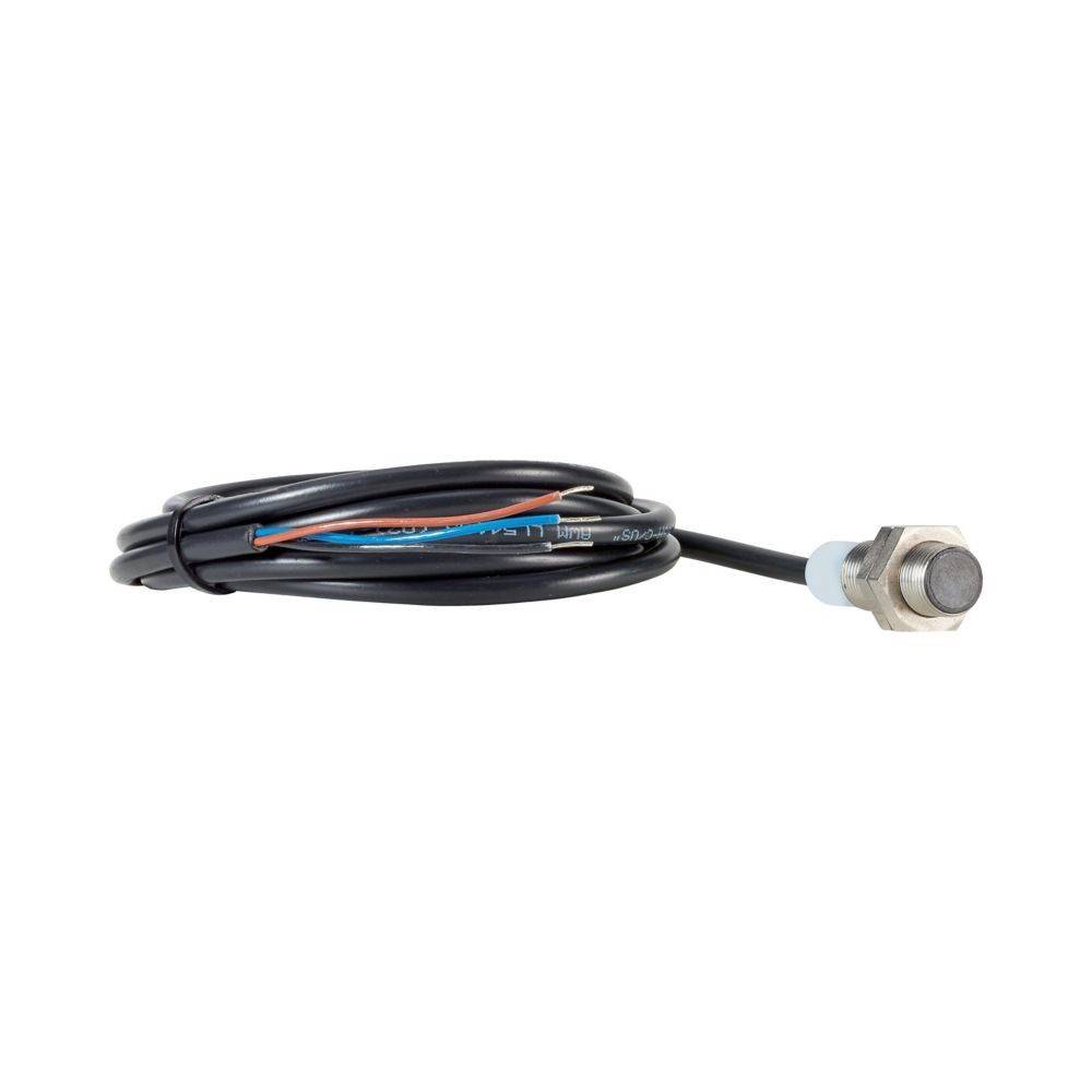 Ein zylindrischer Metallsensor mit sechseckiger Mutter, angeschlossen an ein schwarzes Kabel, der zum Erfassen von Daten oder zum Erkennen von Veränderungen in seiner Umgebung verwendet wird.