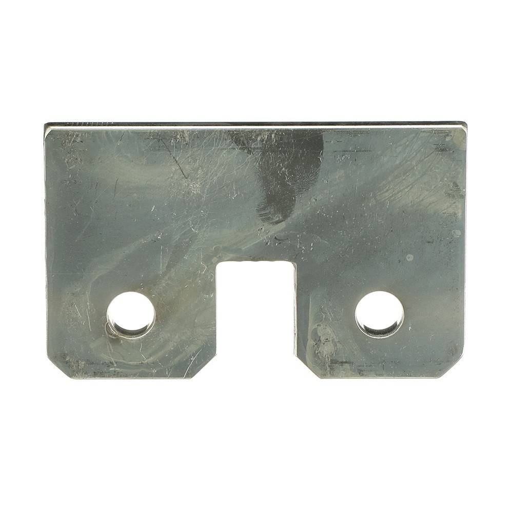 Eine rechteckige Metallplatte mit zwei kreisförmigen Löchern und einer zentralen Kerbe, die häufig in Hardware- oder Bauanwendungen eingesetzt wird.