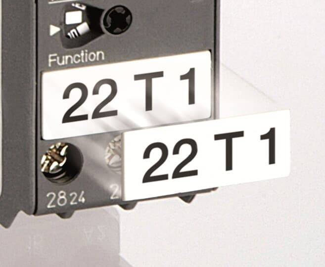 Elektrische Komponente mit der Bezeichnung 'Funktion', gekennzeichnet mit '22 T1' und '2824', die zwei Schraubklemmen links unten aufweist.